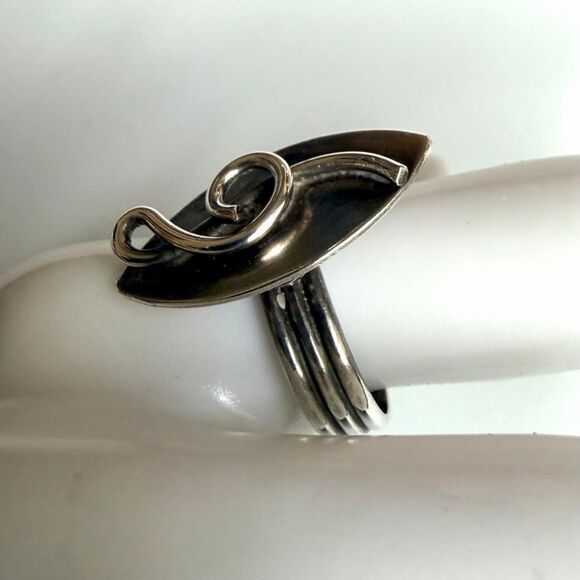 Artisan Silver Treble Clef adjustable Statement Ring - Picture 4 of 12